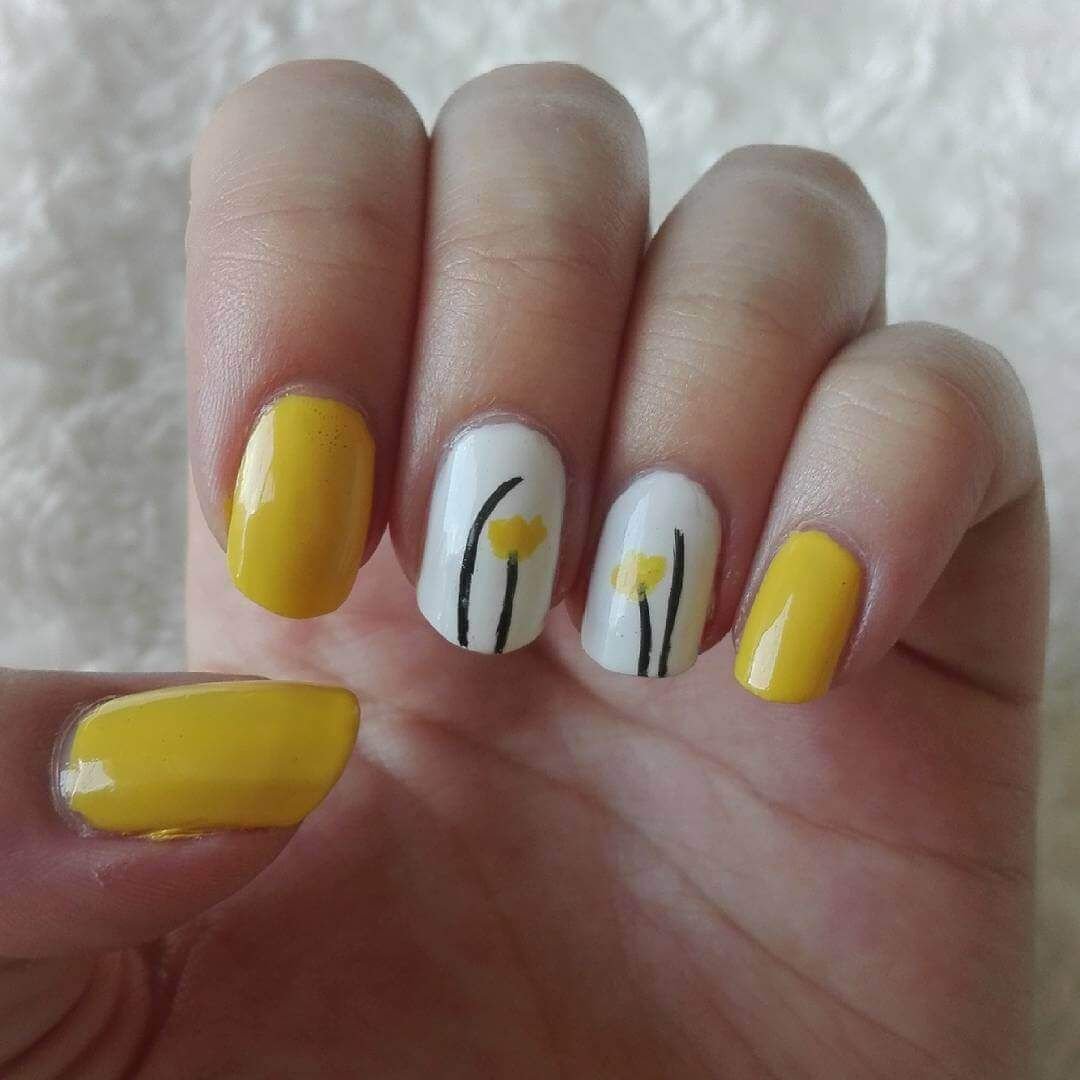 Ногти желтые с белым