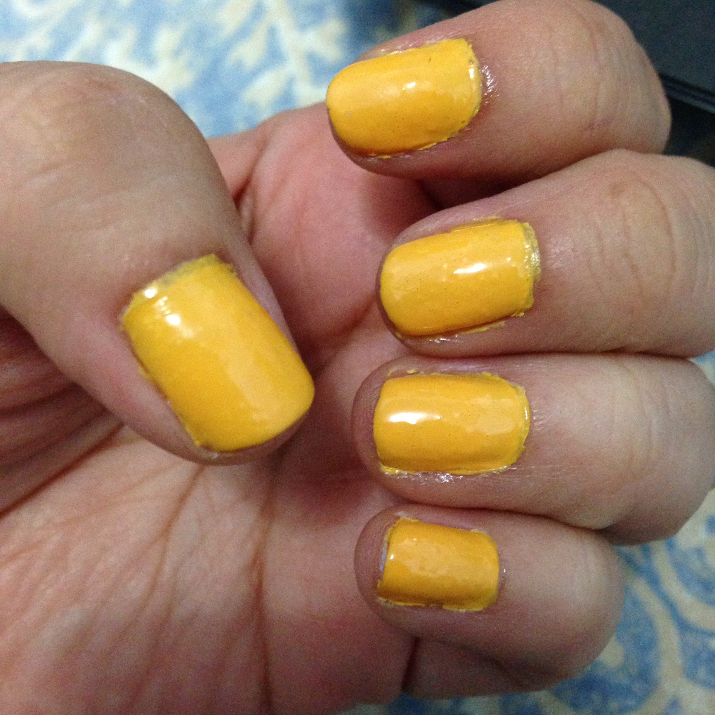 Ногти под желтое платье
