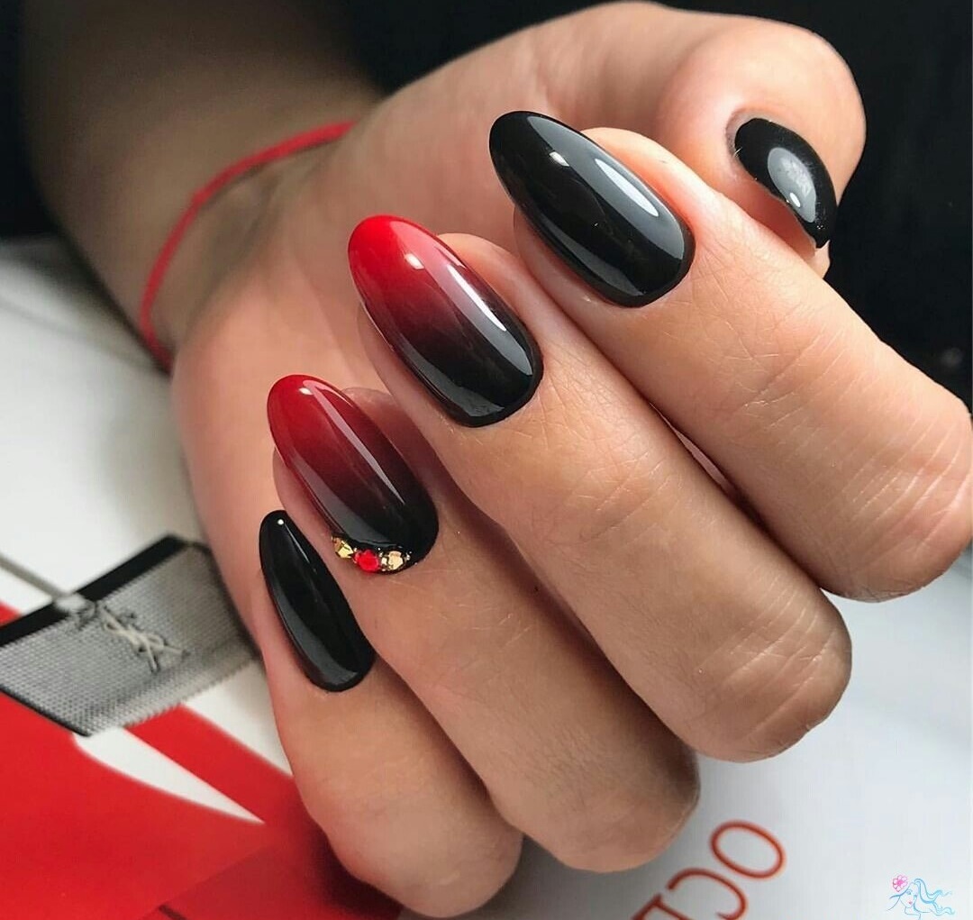 Ногти красные с черным
