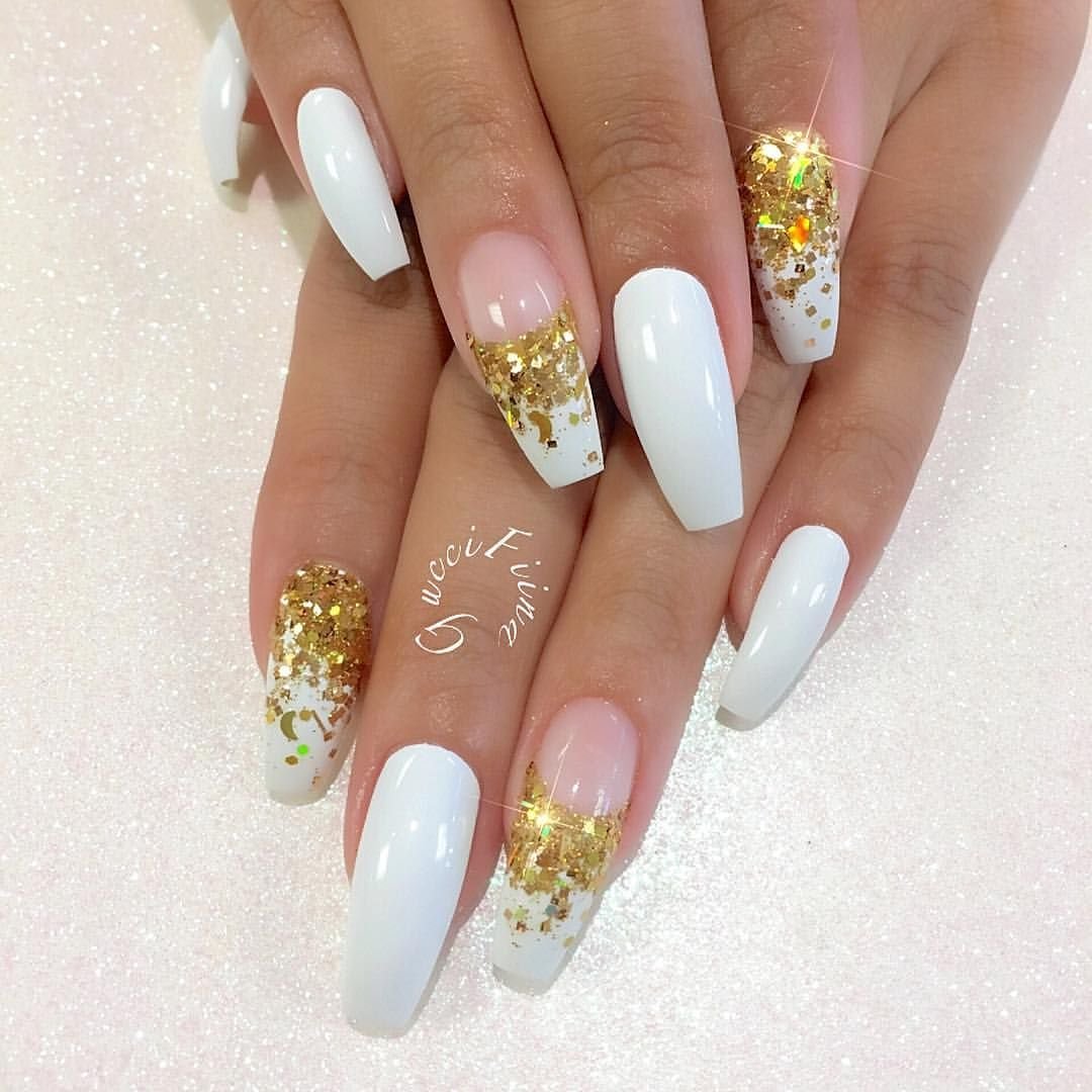 Бело золотые ногти