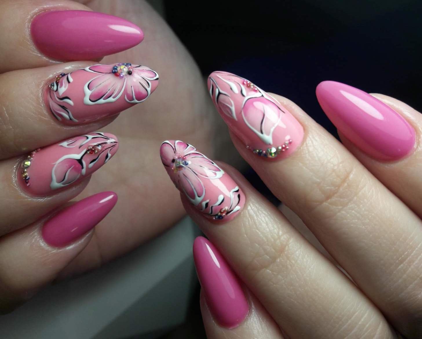 Ногти розовые с рисунком красивым
