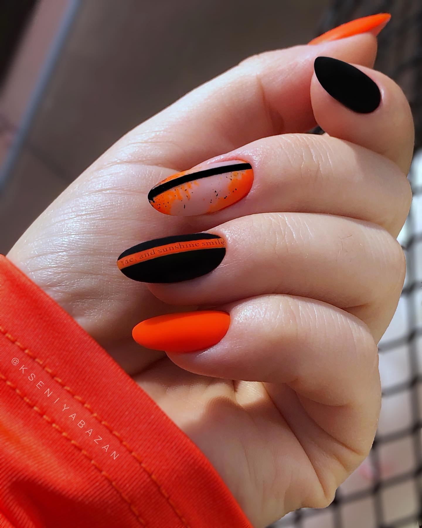 Оранжевые матовые ногти.