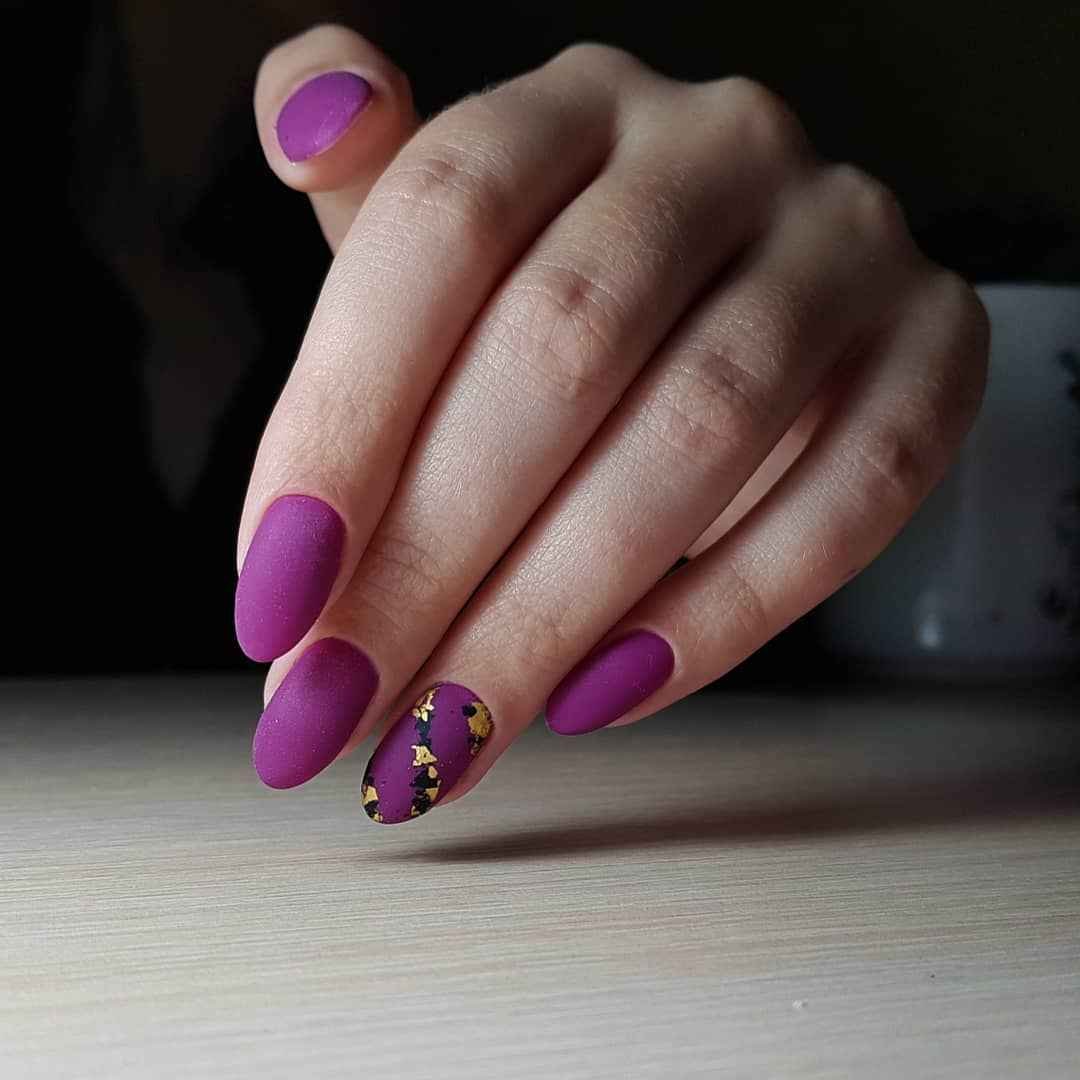 Пурпурный маникюр