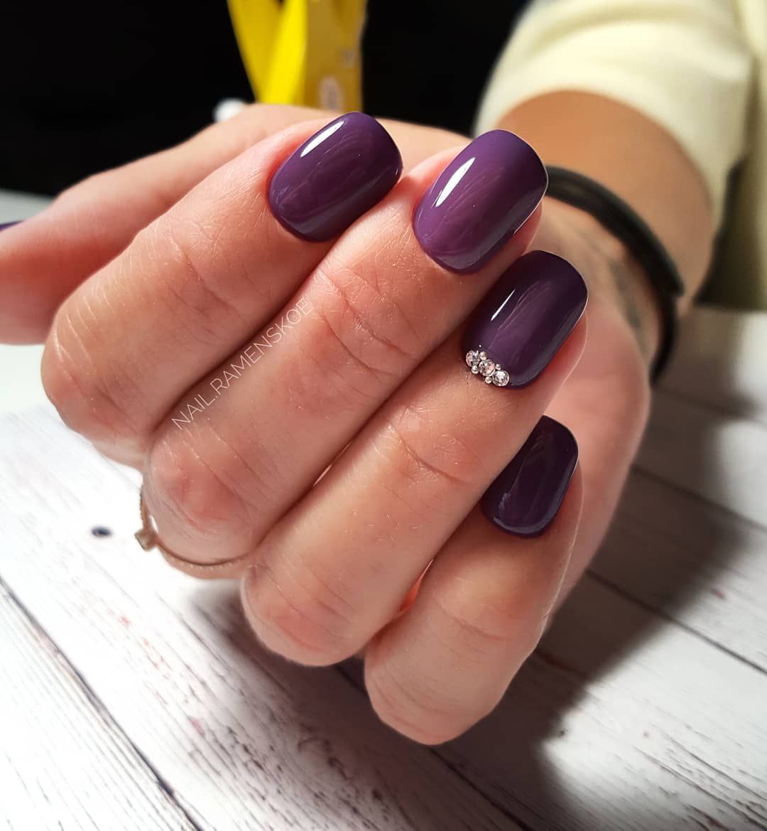 Ногти серо фиолетовые