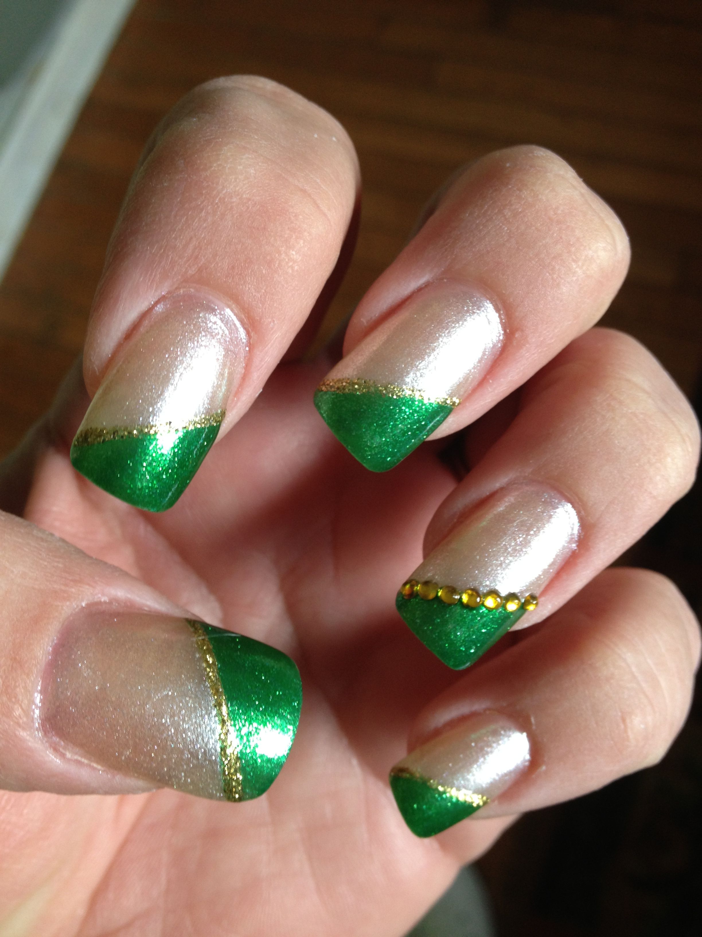 Зеленые ногти.