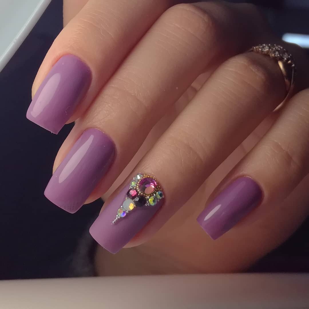 Фиолетовый маникюр