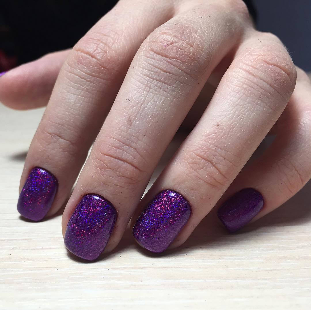 Маникюр на короткие ногти темно фиолетовый
