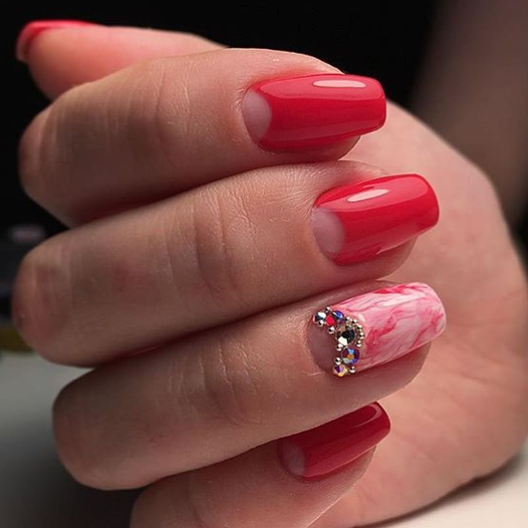 Кракрасно розовые ногти