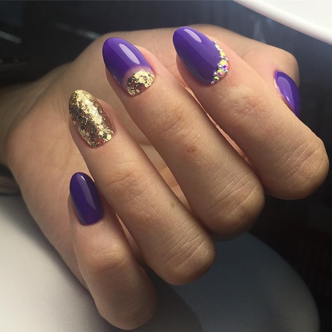 Ногти фиолетовые с золотом