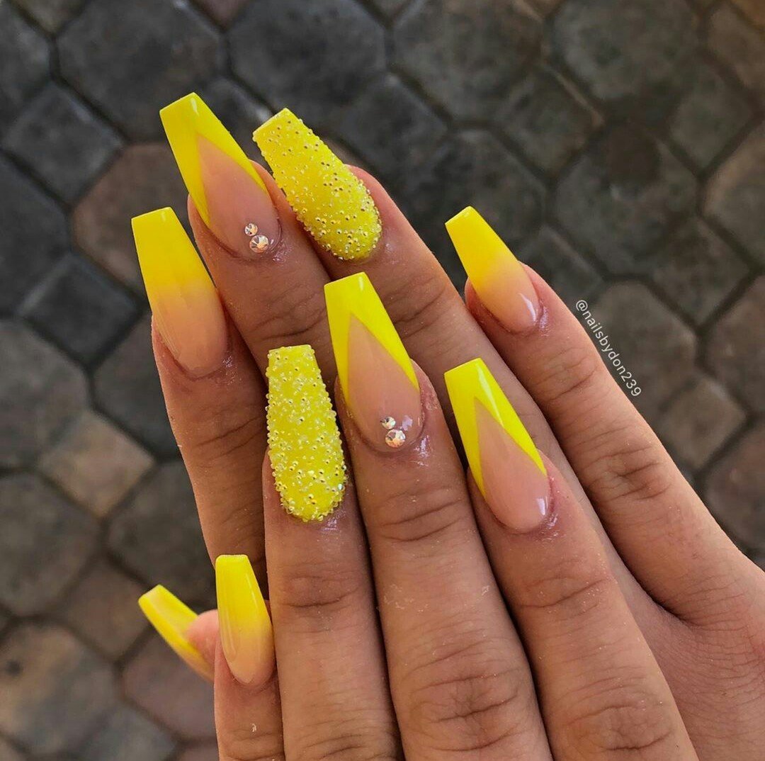Ярко жёлтые ногти