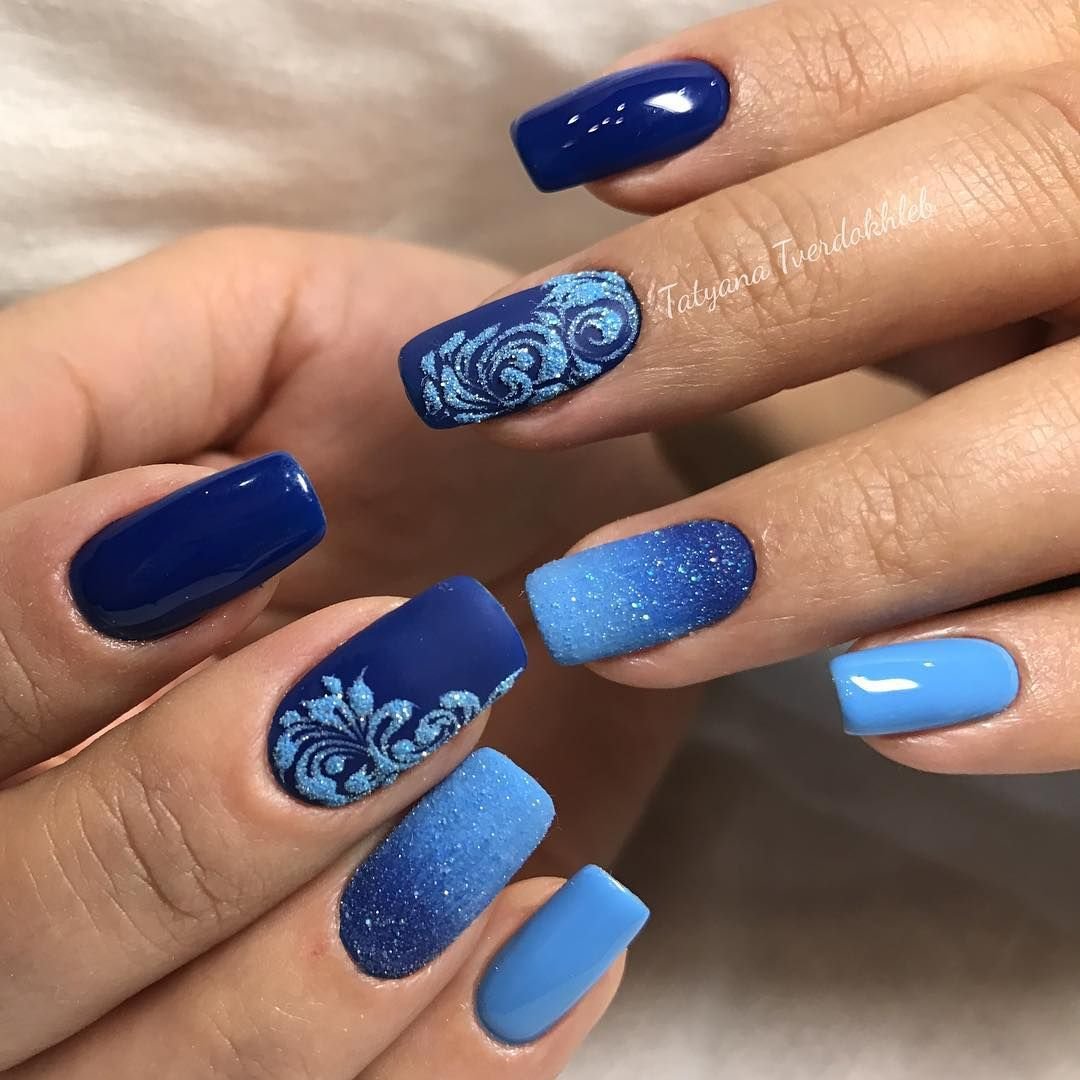 Гелевые ногти синие