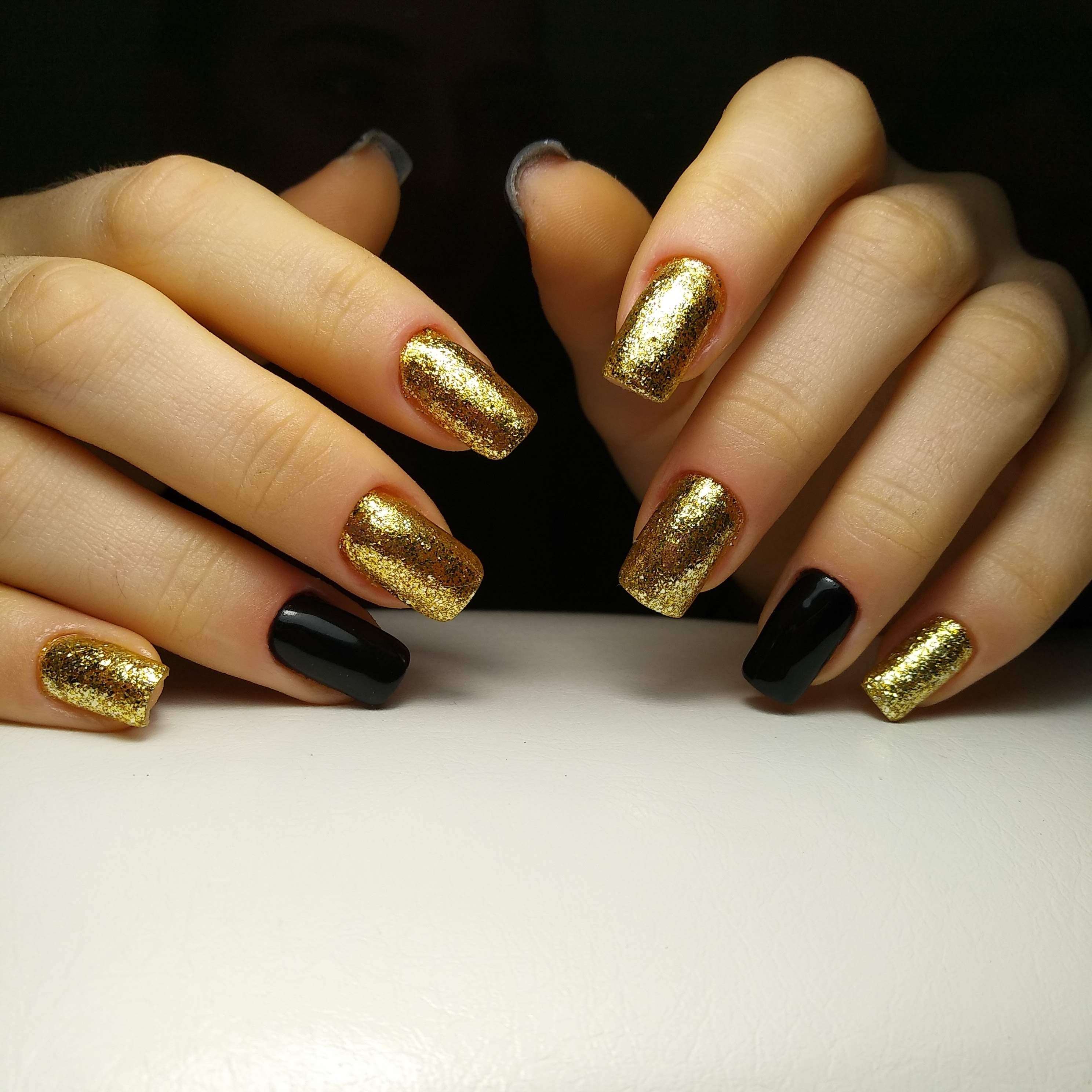 Ногти с золотом