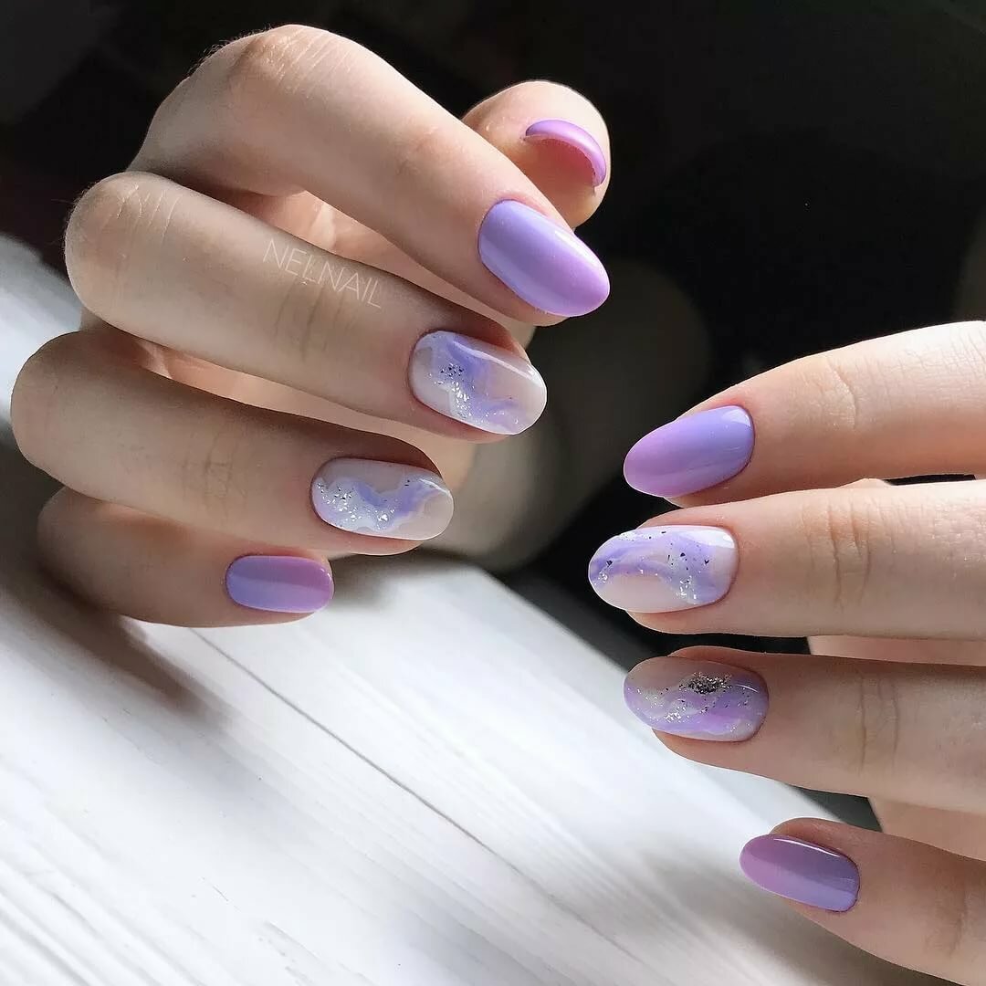 Нежно фиолетовый маникюр на короткие ногти