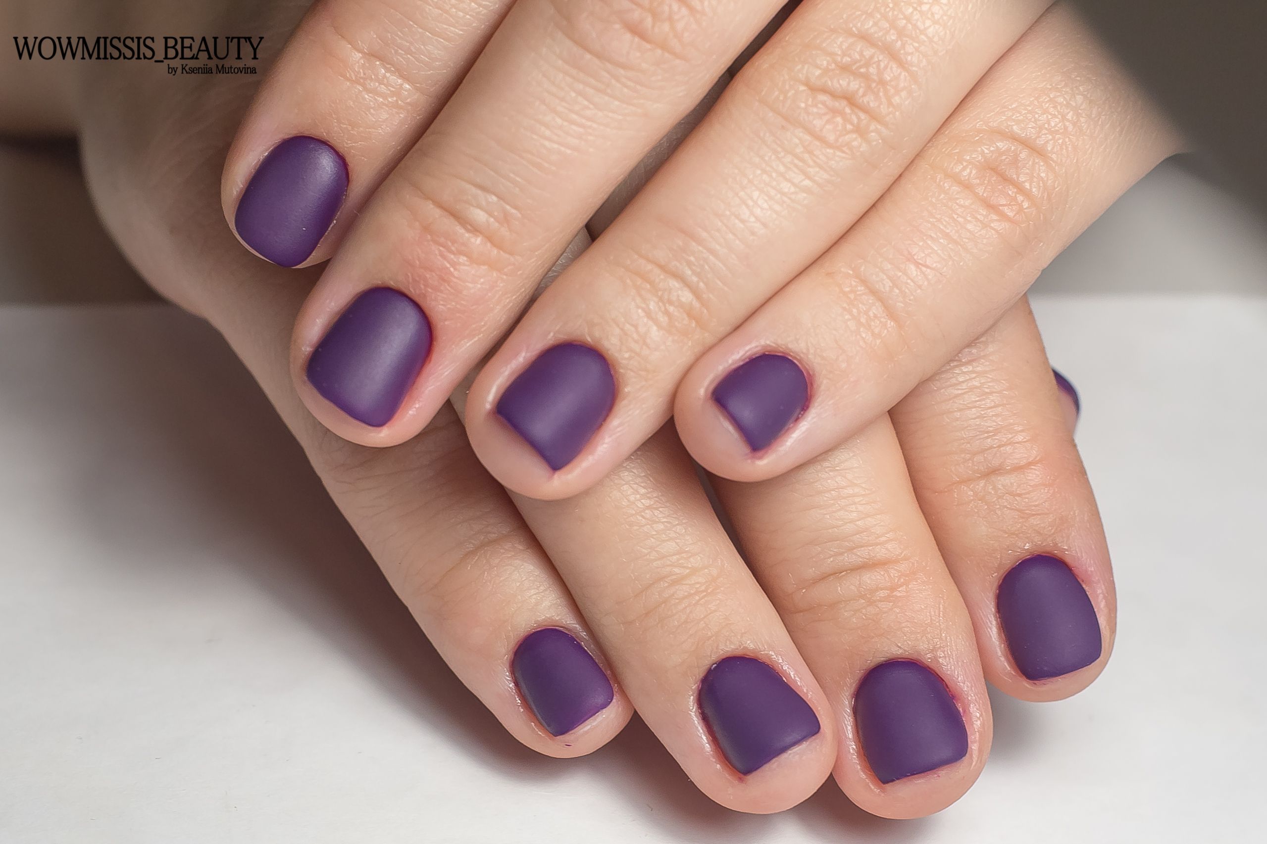 Фиолетовый матовый маникюр на короткие ногти