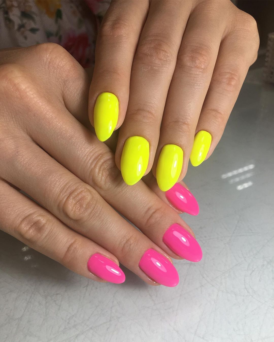 Желто розовые ногти