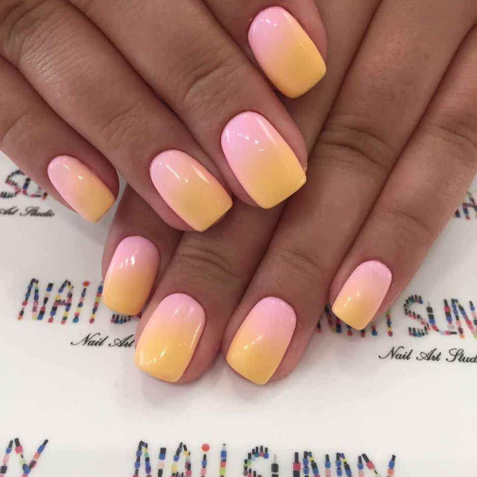 Градиент на ногтях с персиковым и желтым