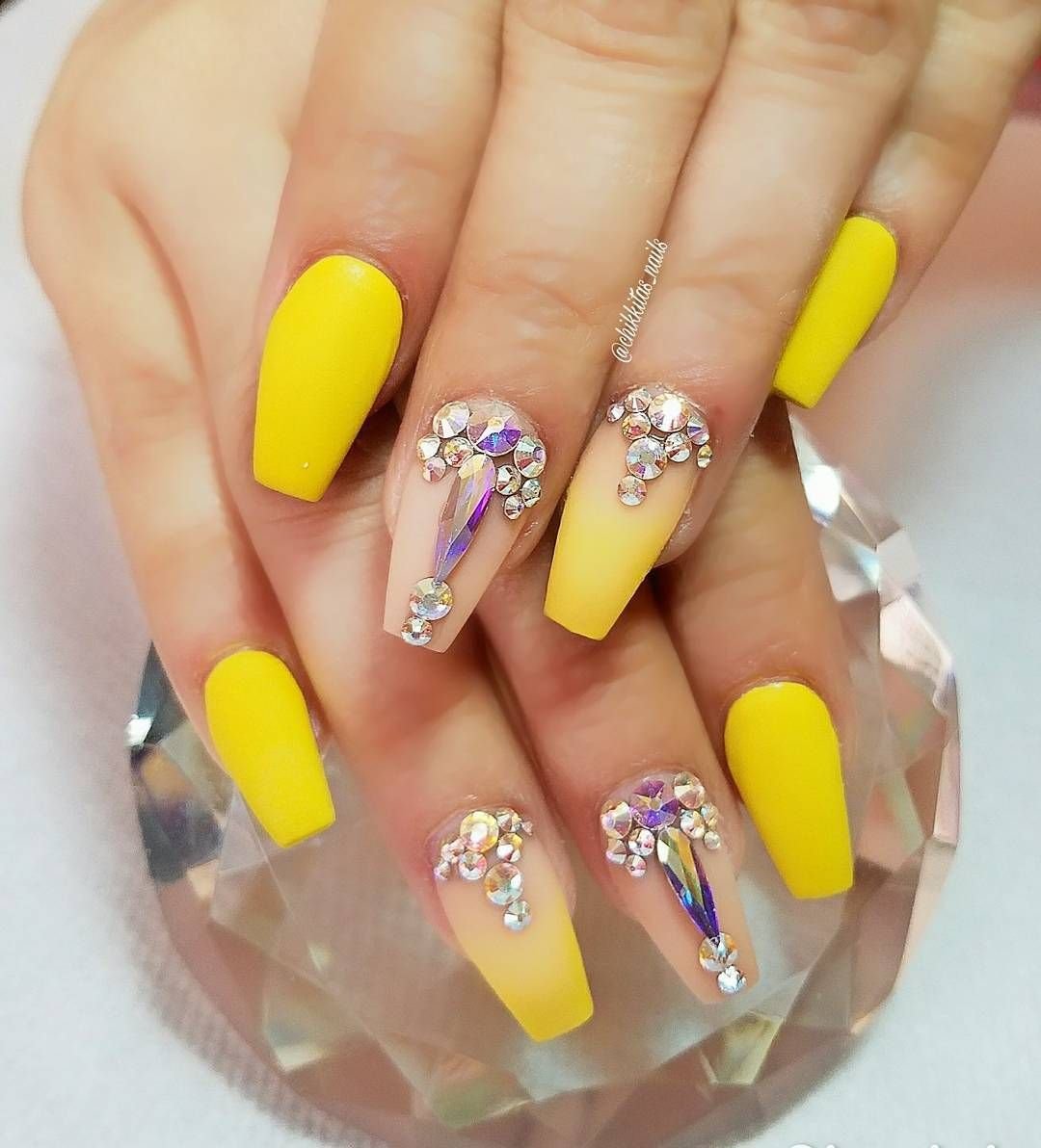 Желтые ногти