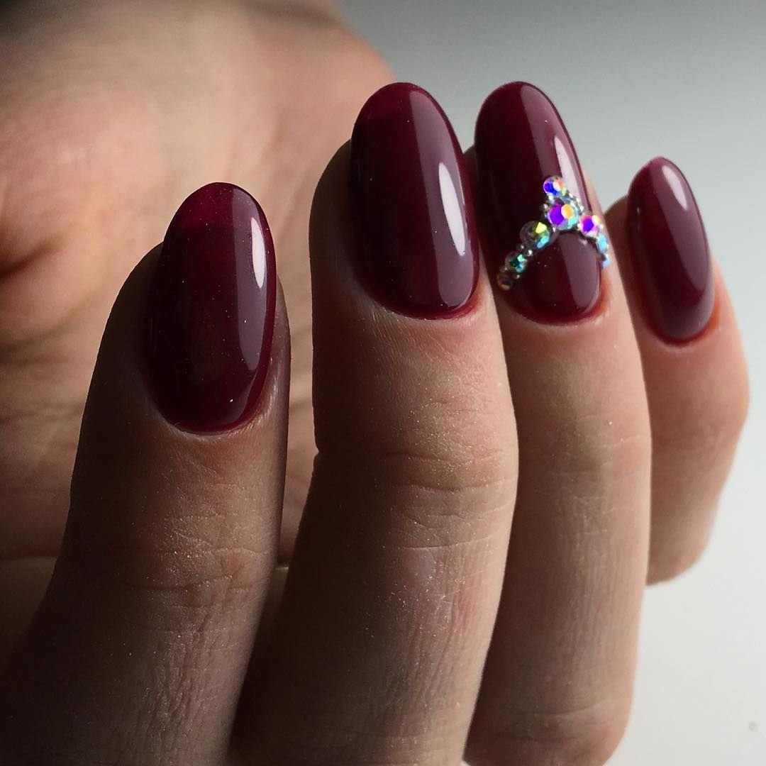 Ногти вишневого цвета