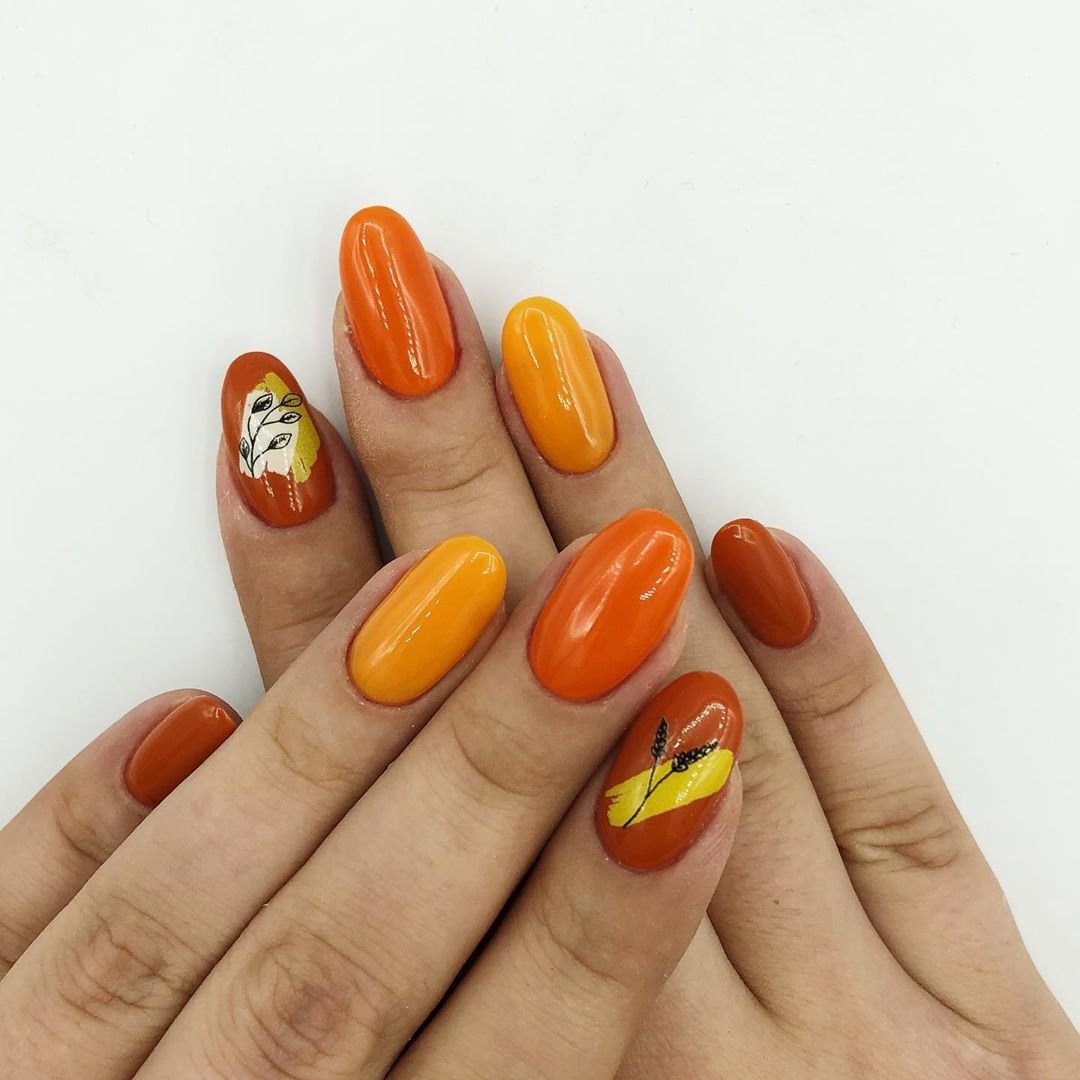 Яркие оранжевые ногти