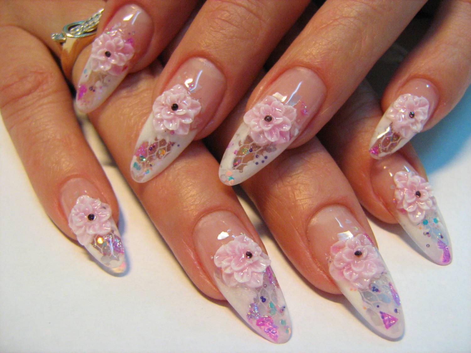 Аквариум с сухоцветами на ногтях