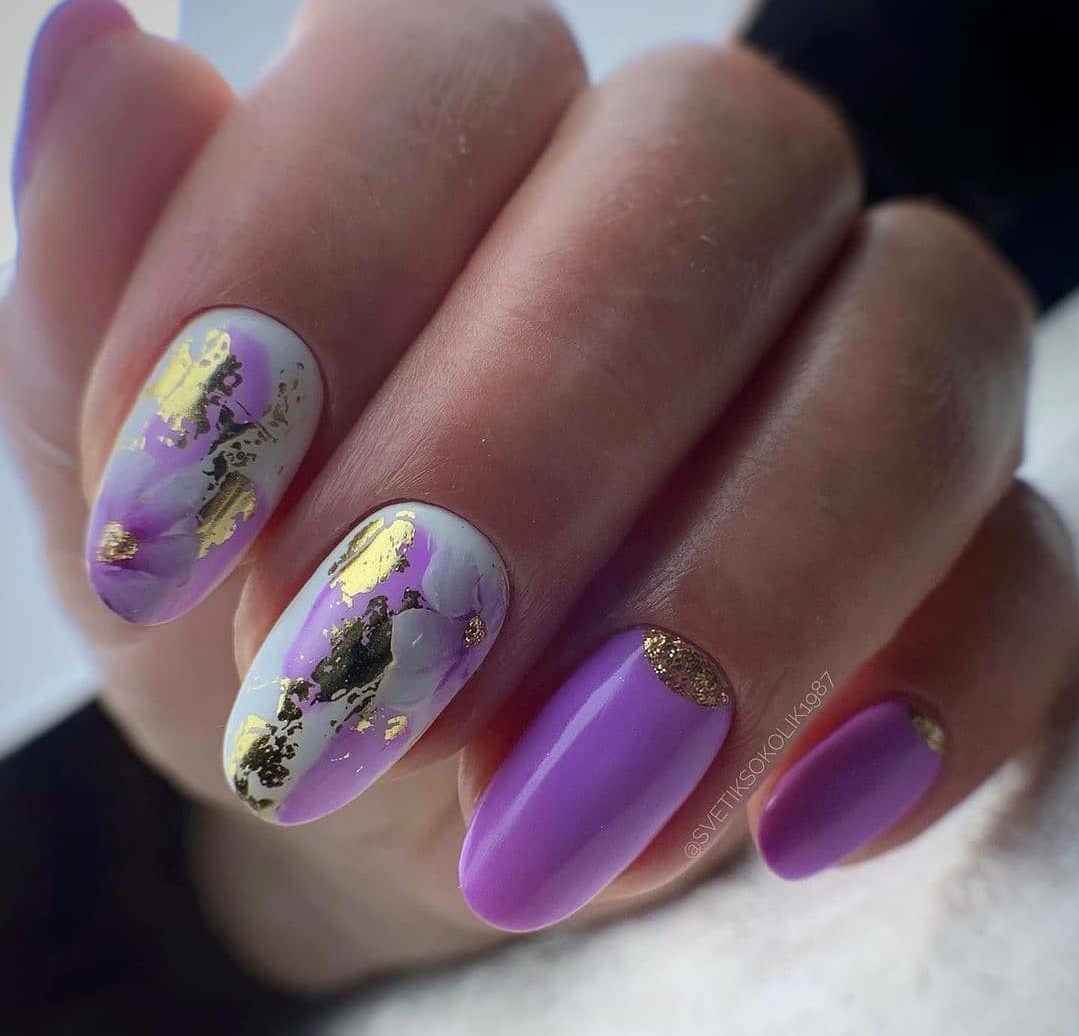 Фиолетовые ногти с фольгой