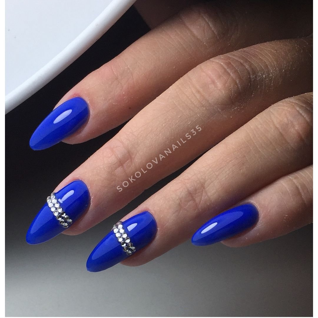 Маникюр на длинные ногти синего цвета