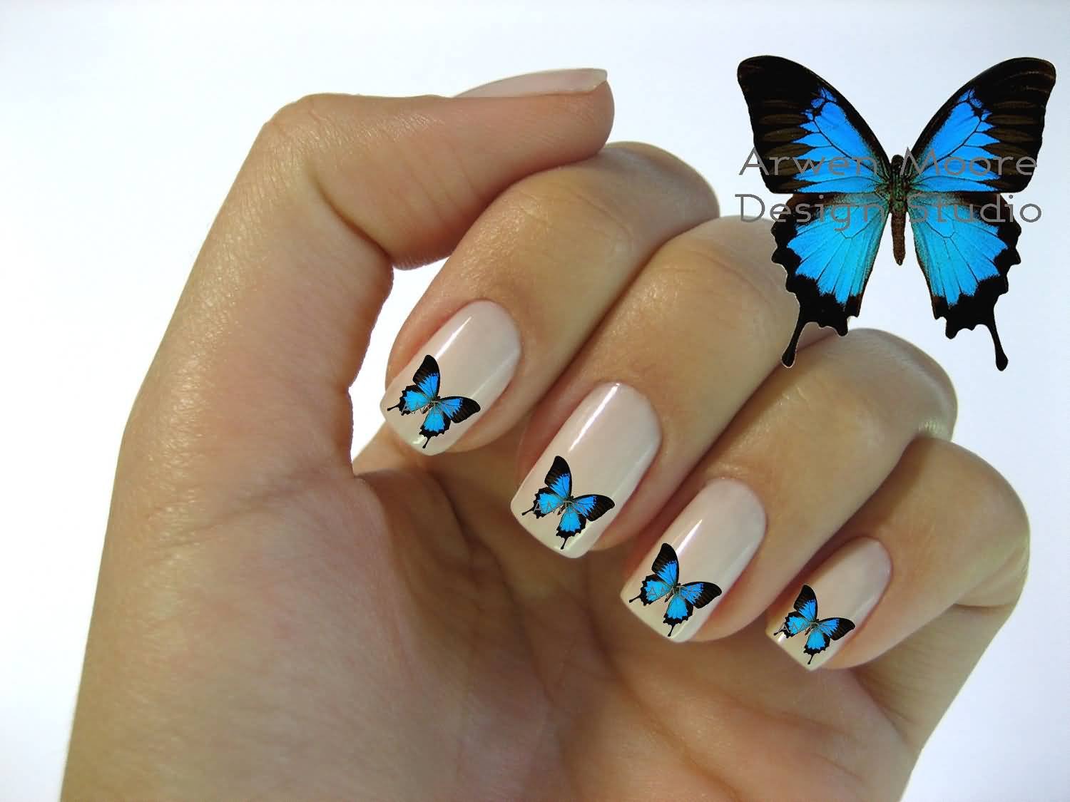 Маникюр с синими бабочками