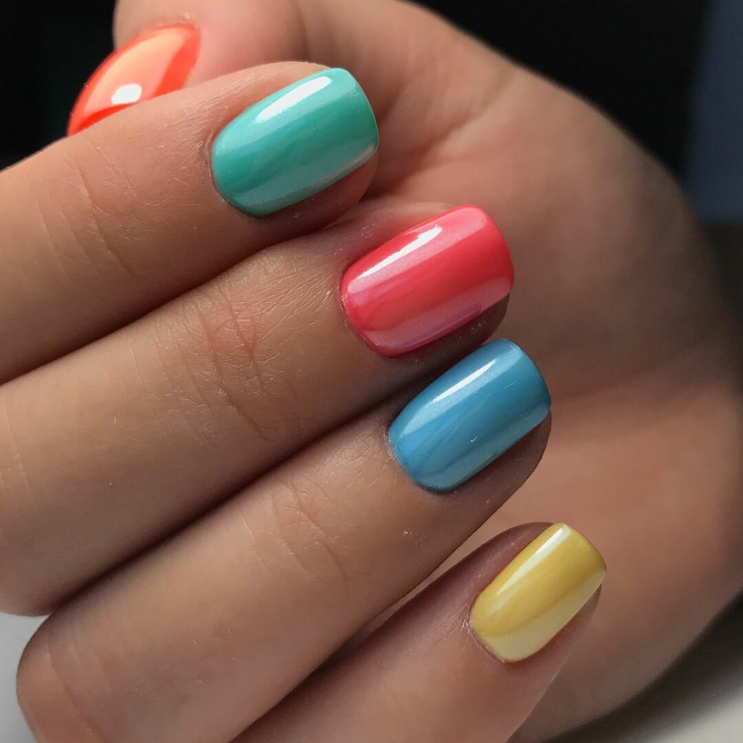 Яркие разноцветные ногти
