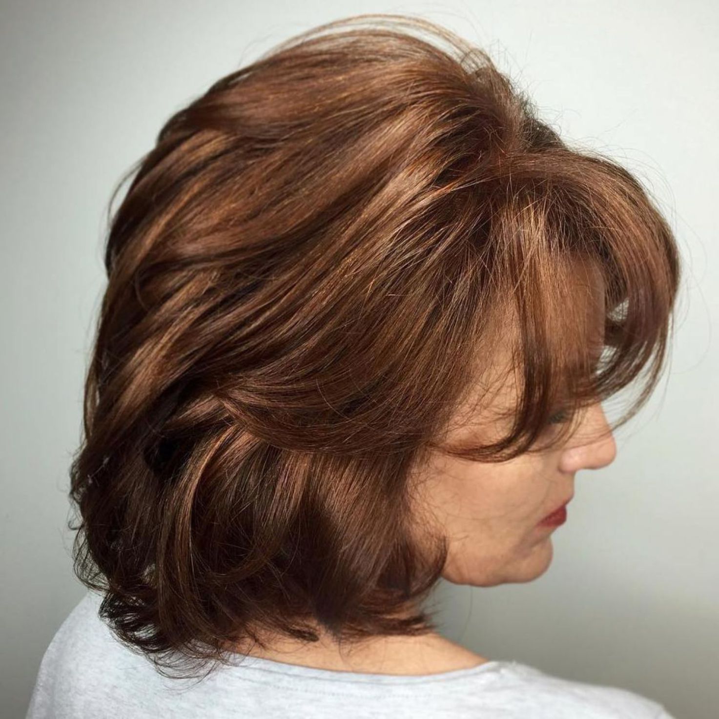 Причёски на средние волосы для женщин 40 лет