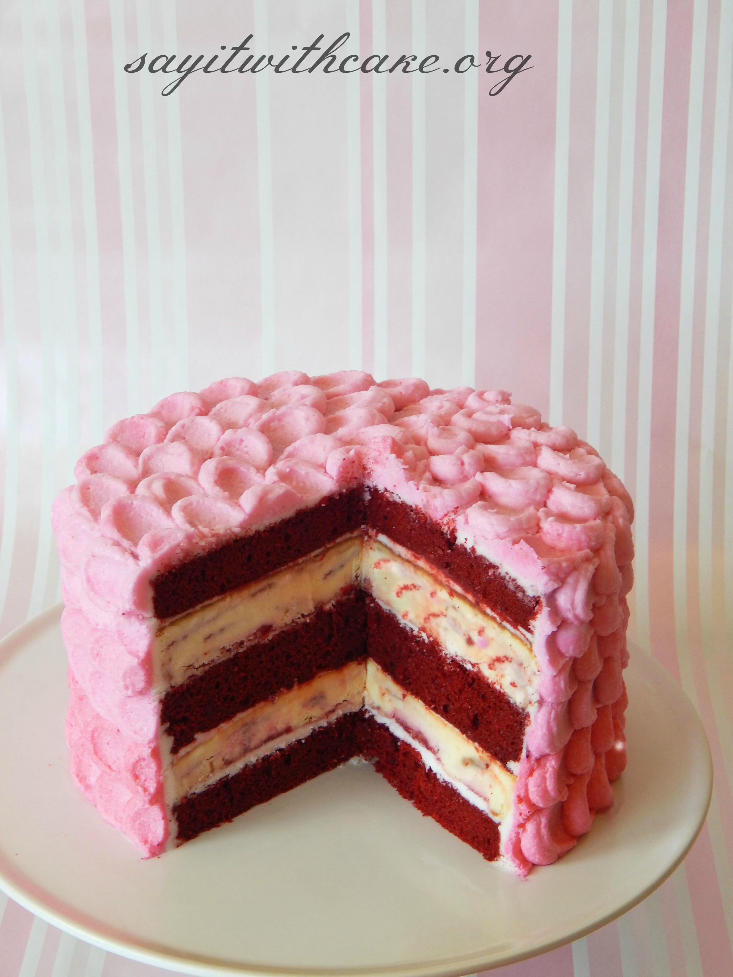 Торт розовый с малиной бархат