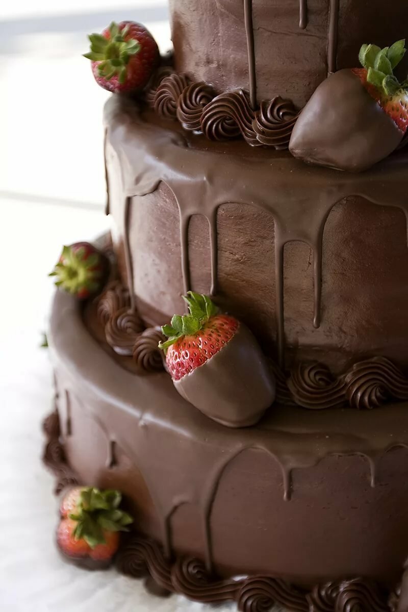 Двухярусный шоколадный торт