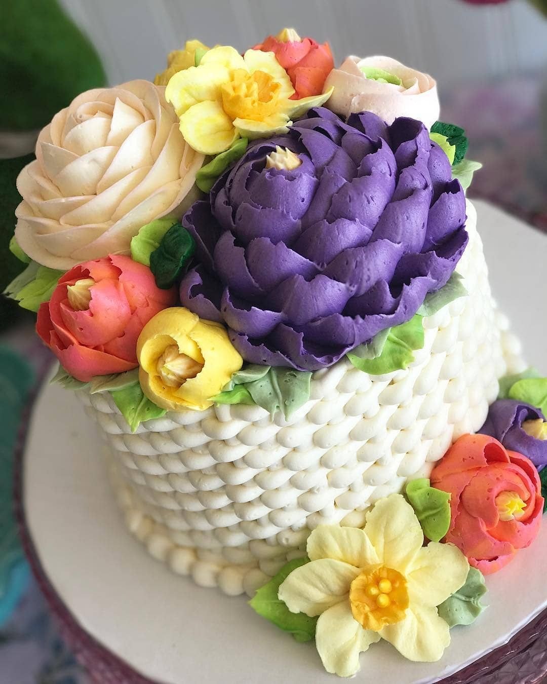 Кремовый торт корзинка с цветами