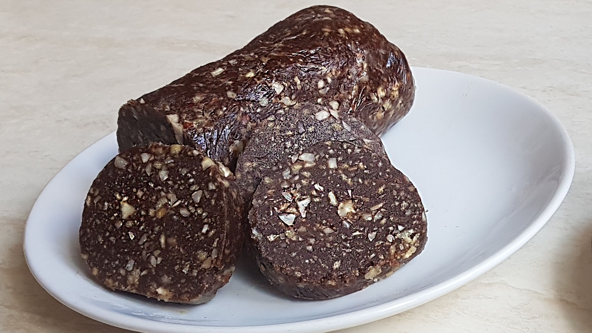 Шоколадная колбаска из печенья классический рецепт с фото пошагово