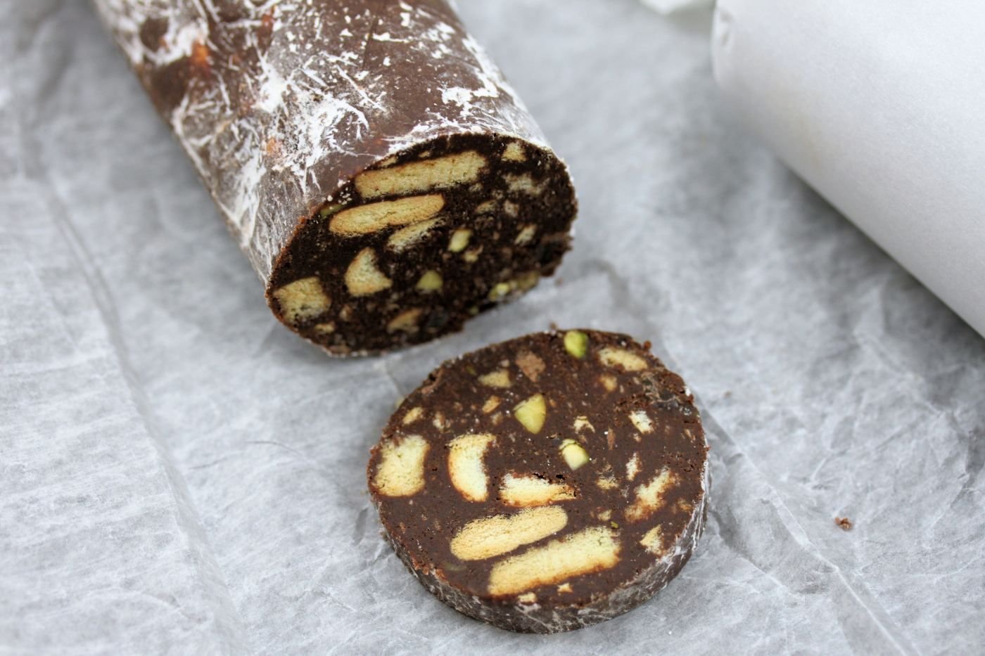 Шоколадная колбаска из печенья классический рецепт с фото пошагово