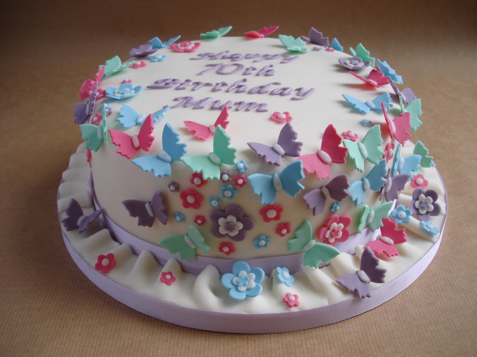 Торт для мамы с бабочками