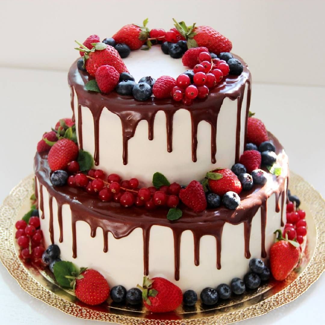 Торт с ягодами сверху