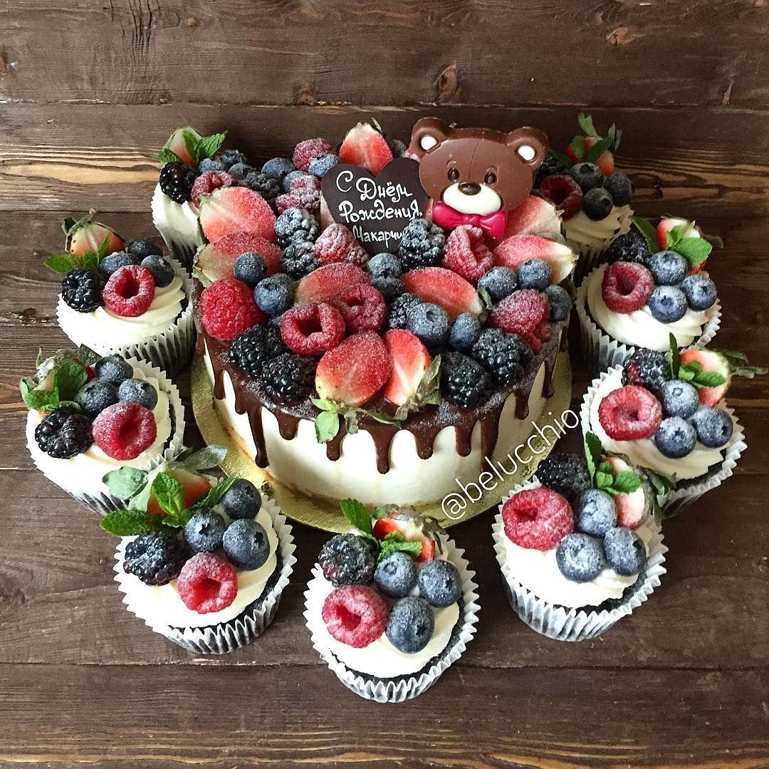 Торт с ягодами для мальчика