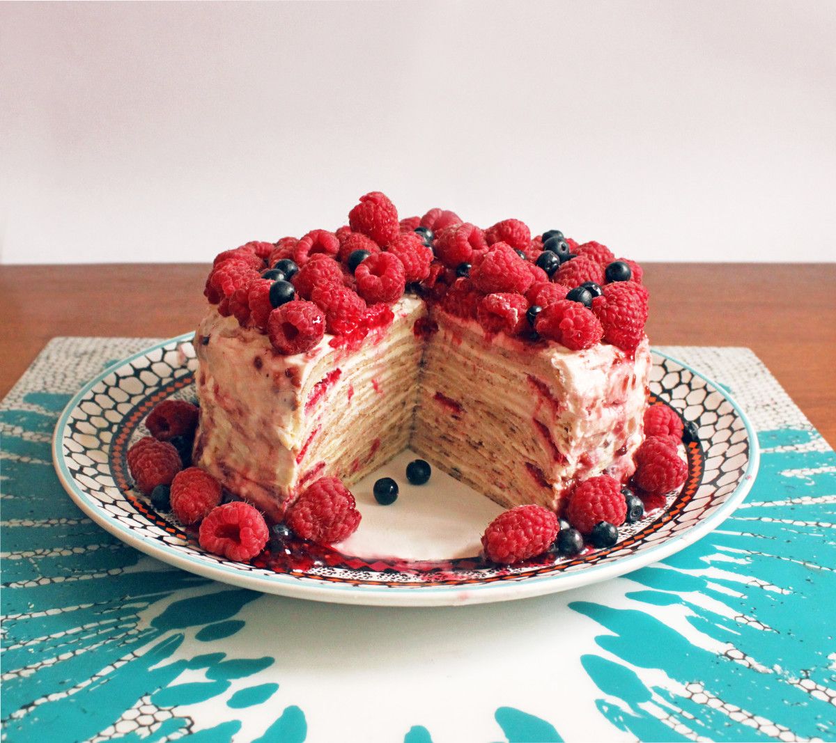 Торт с ягодами и творожным кремом