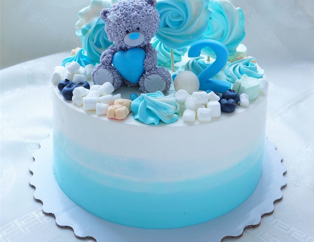 Торт для девочки в голубых тонах