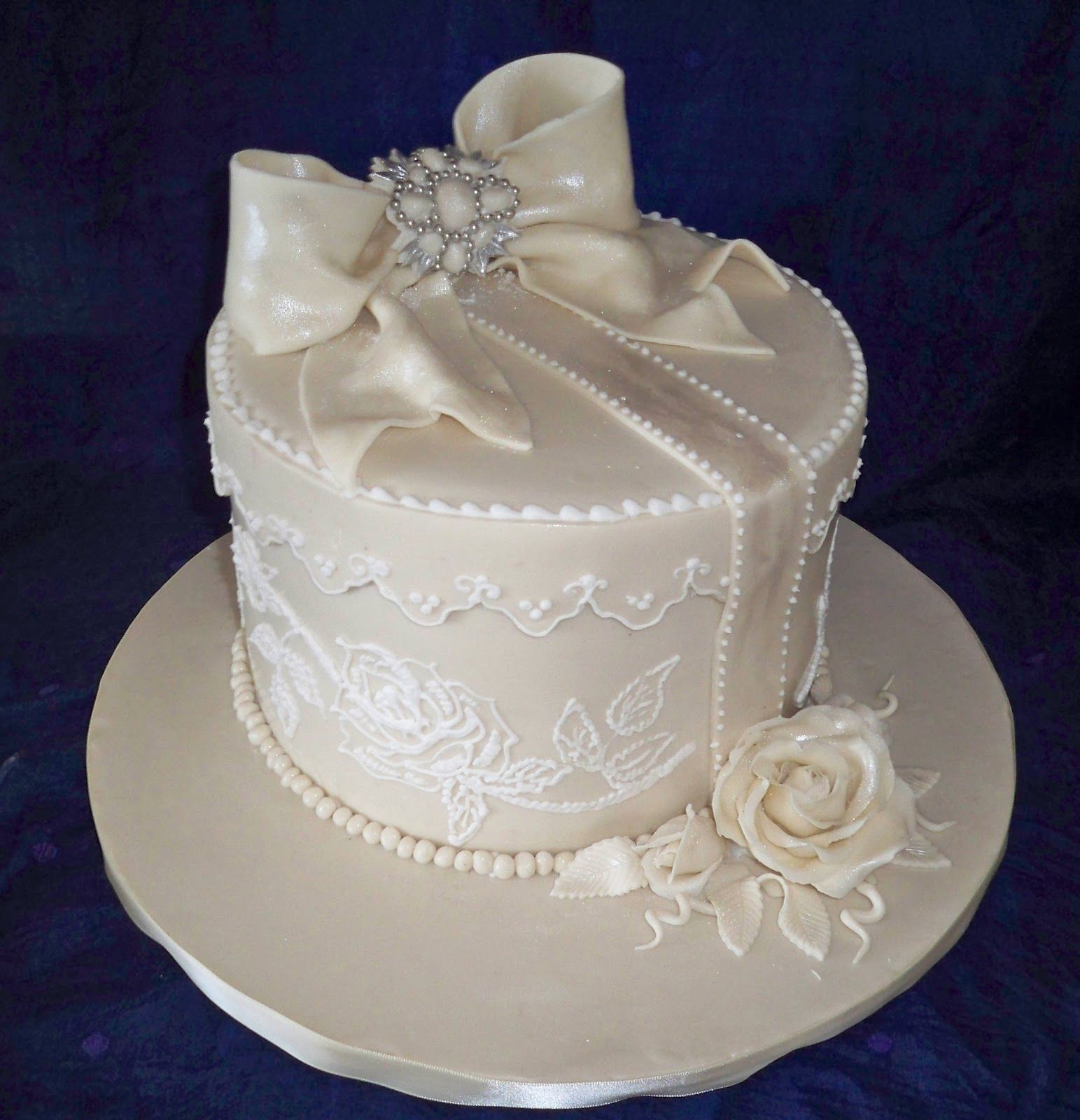 Свадебный торт круглый одноярусный