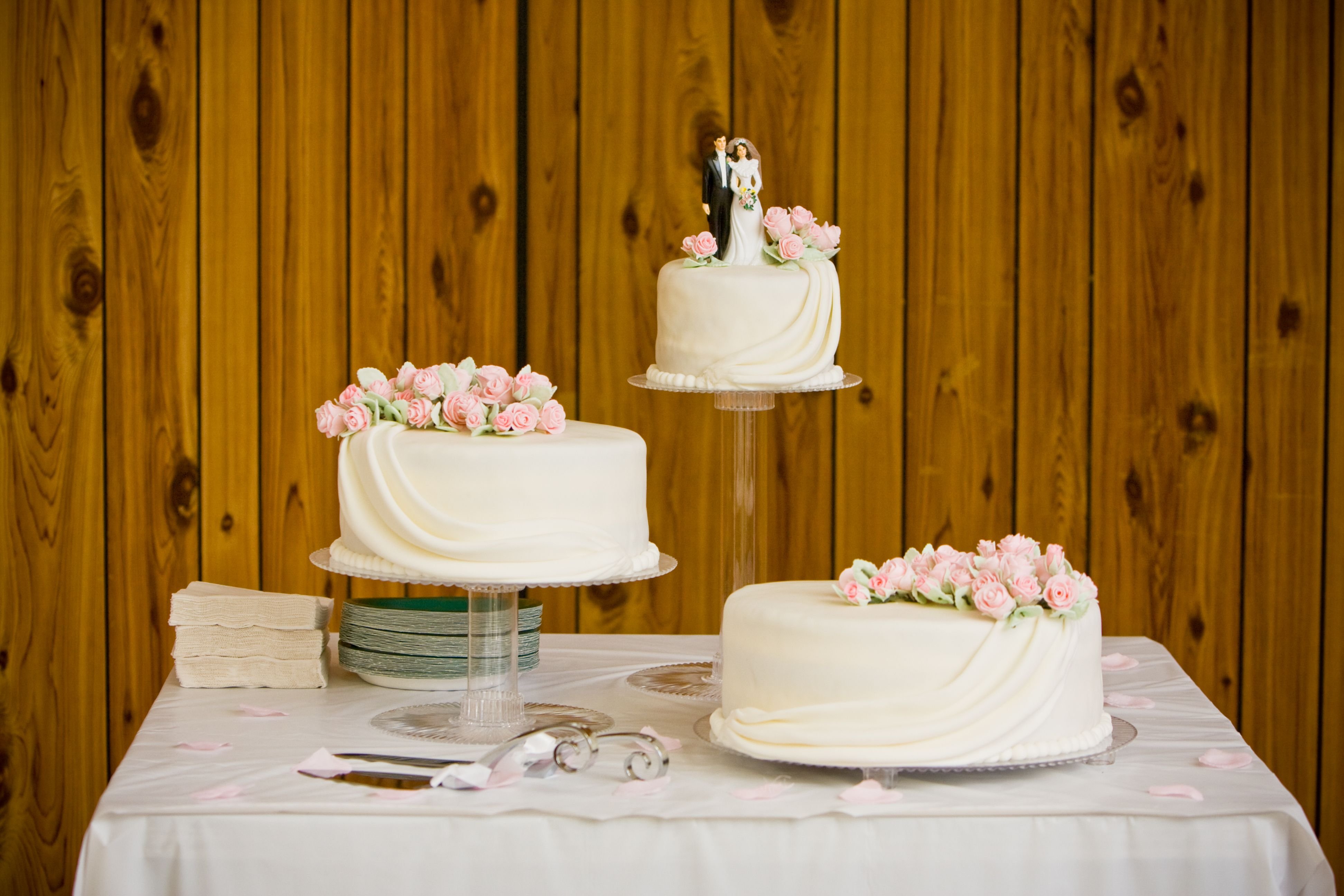 Свадебные торты на отдельных подставках