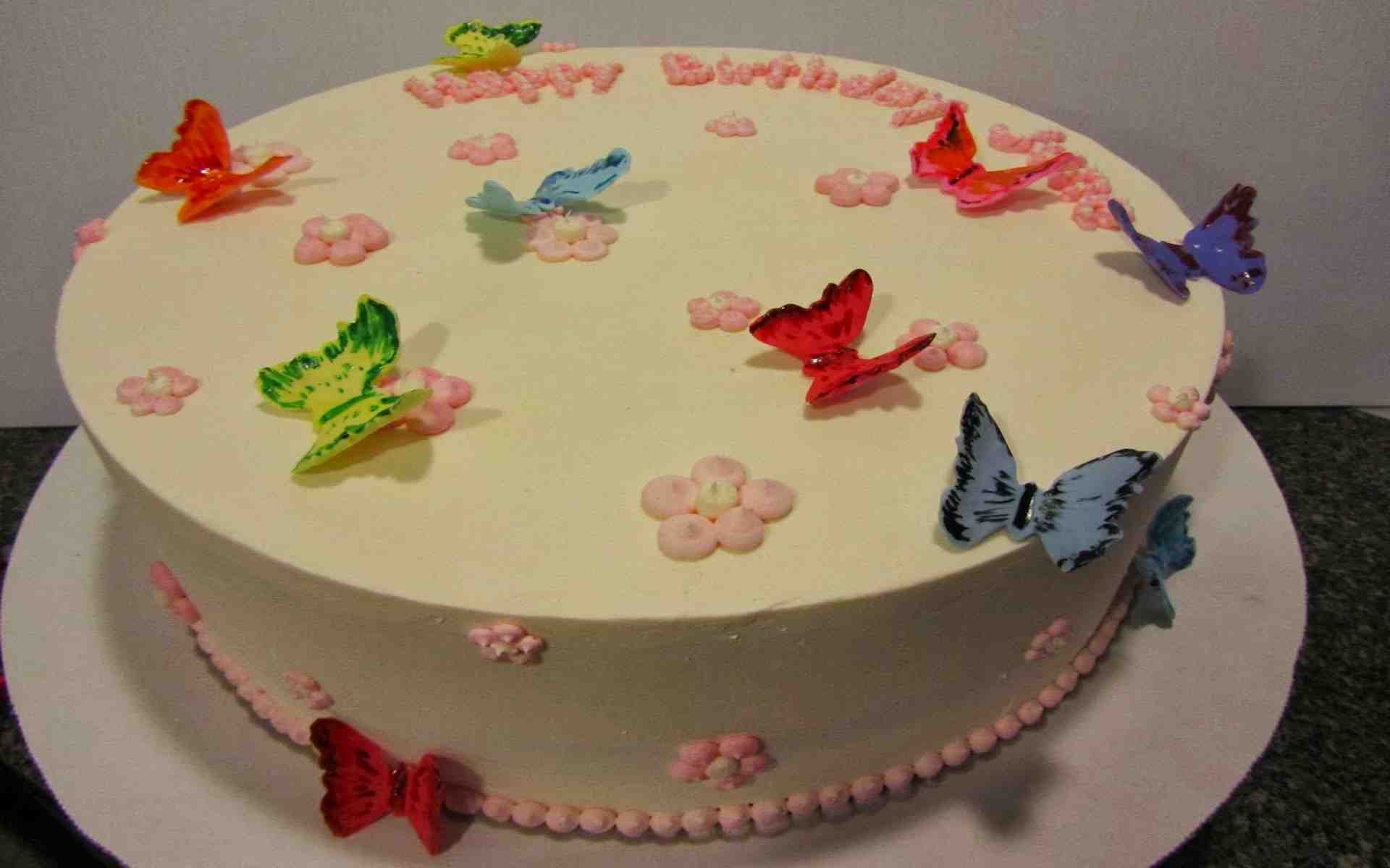 Украшение торта бабочками из сахарной бумаги