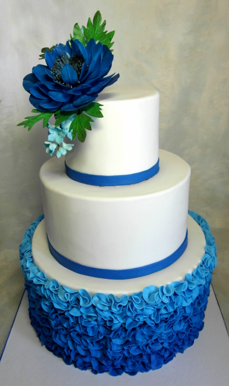 Торт с голубым кремом