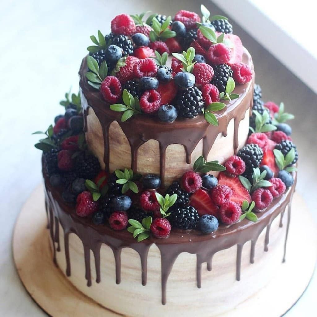 Торт с ягодами сверху