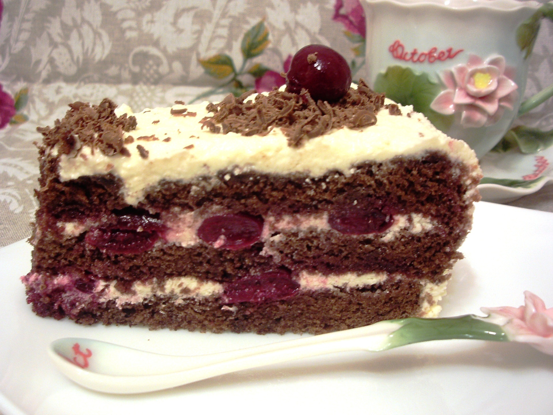 Торт шоколадно вишневый Метрополь