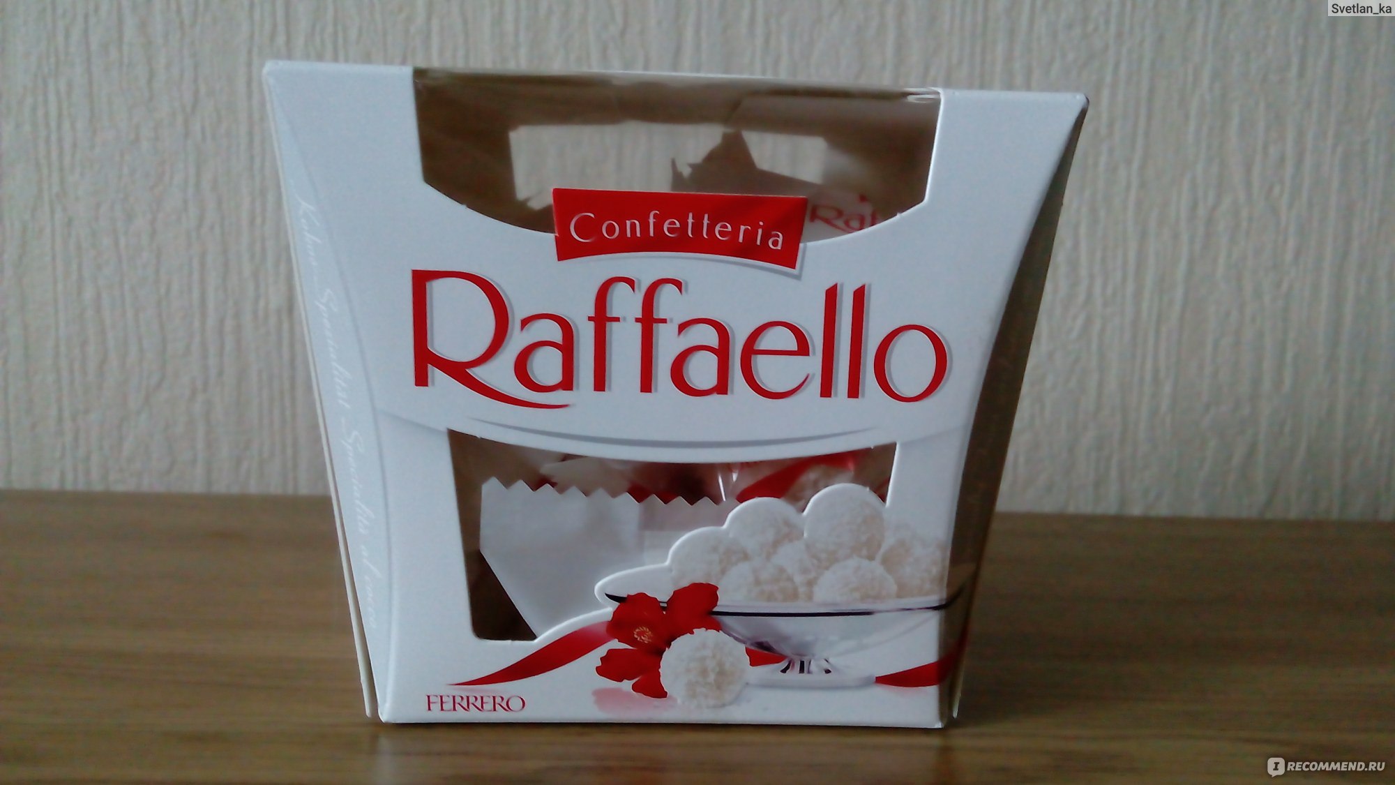 Рафаэлло конфеты на столе