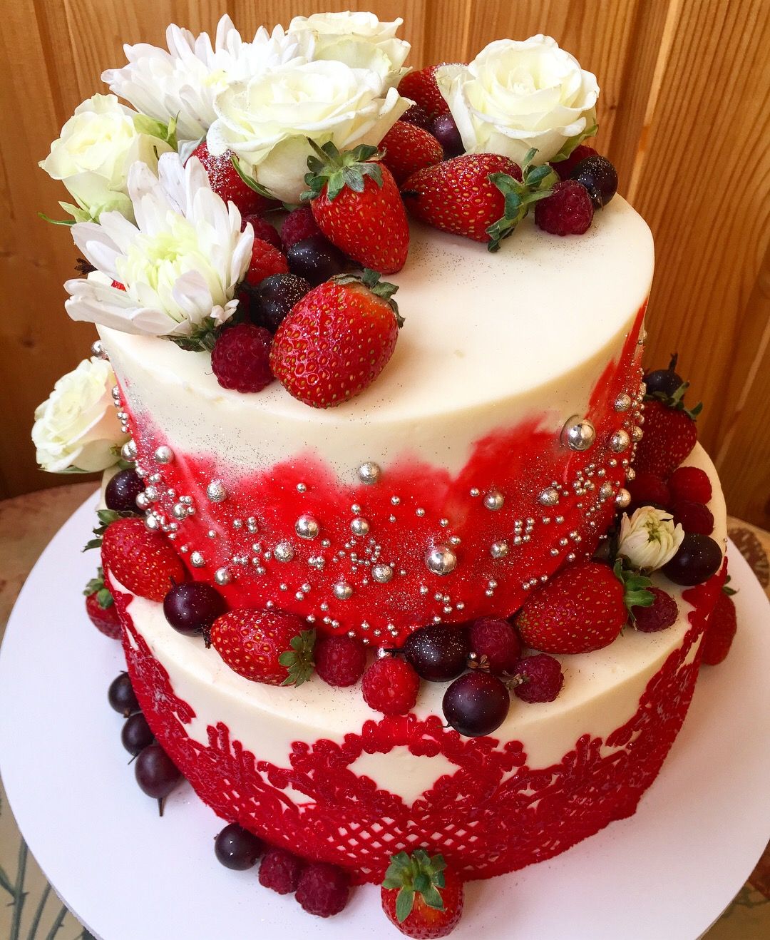 Свадебный торт чизкейк с ягодами