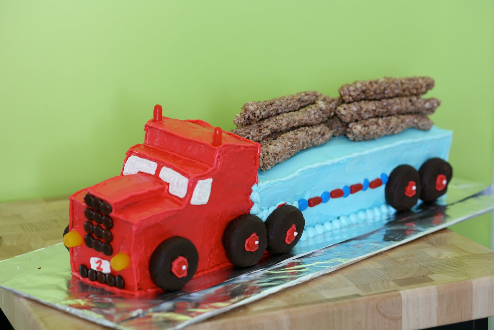 Торт с грузовой машиной для мальчика