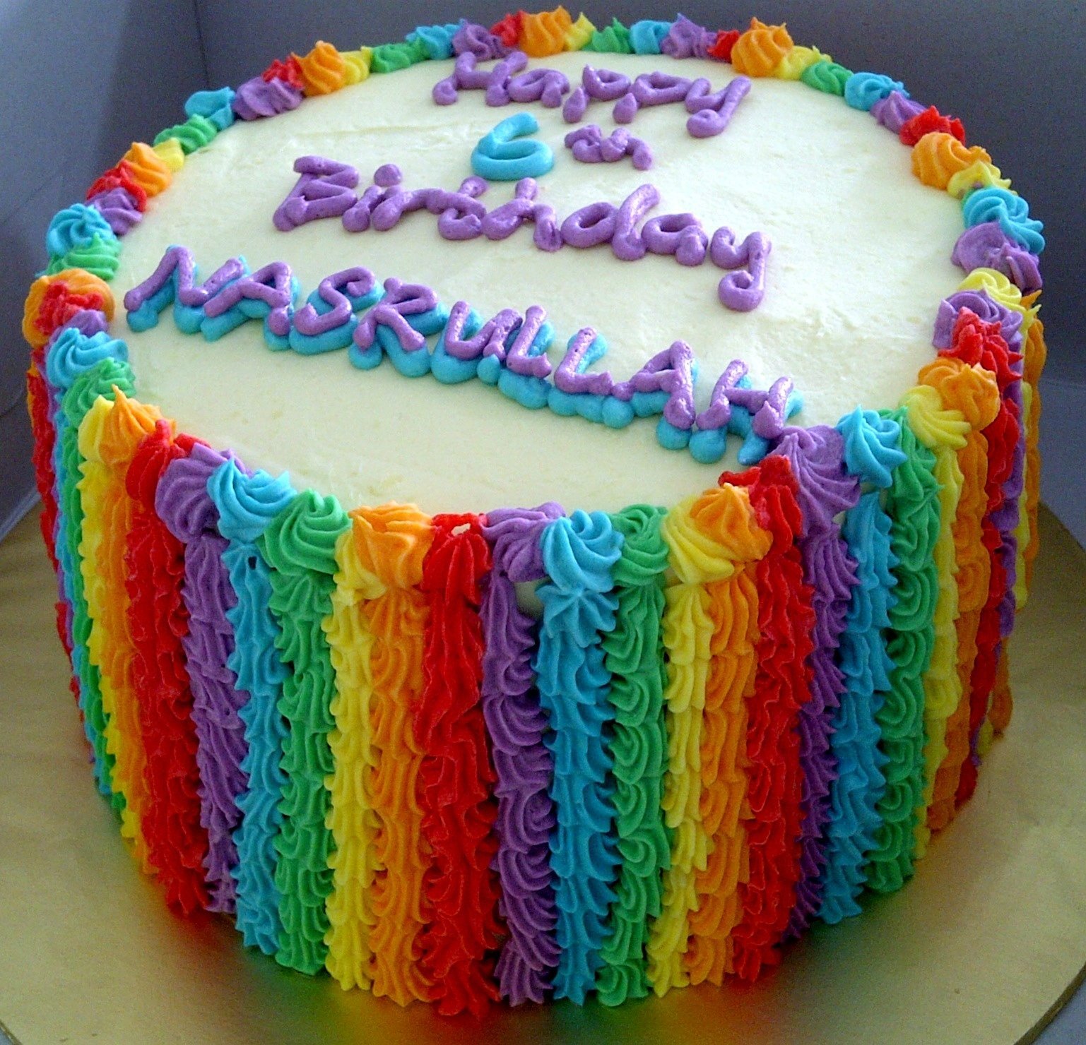 Разноцветный кремовый торт