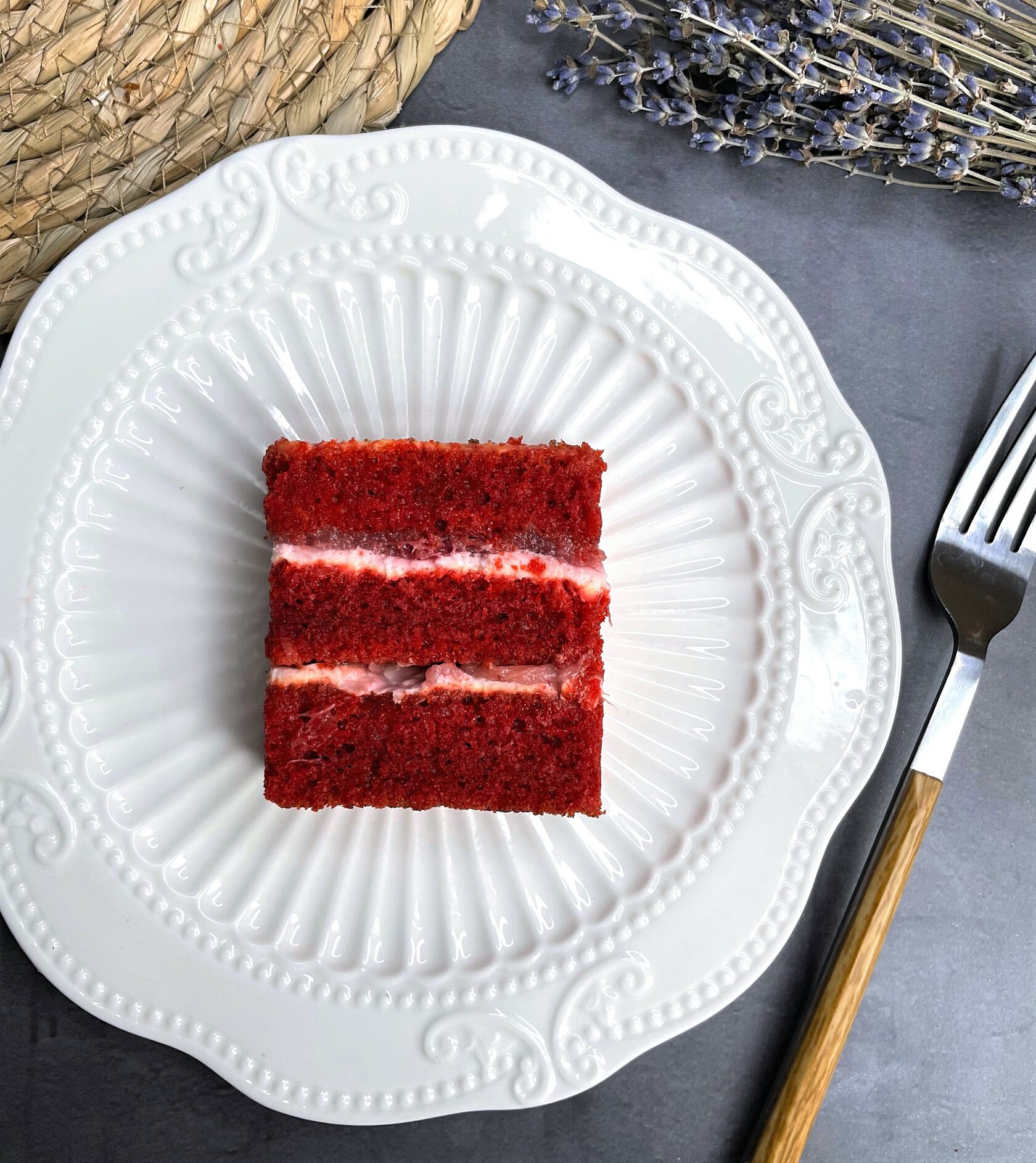 Торт красный бархат с конфи